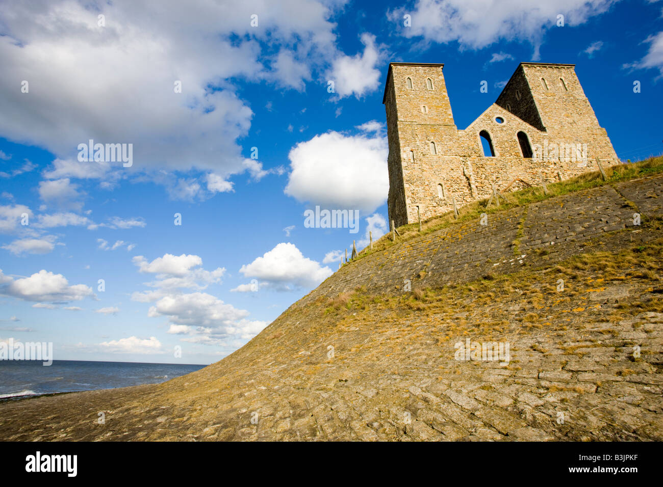 Die zerstörten Kirche in Reculver Kent Stockfoto