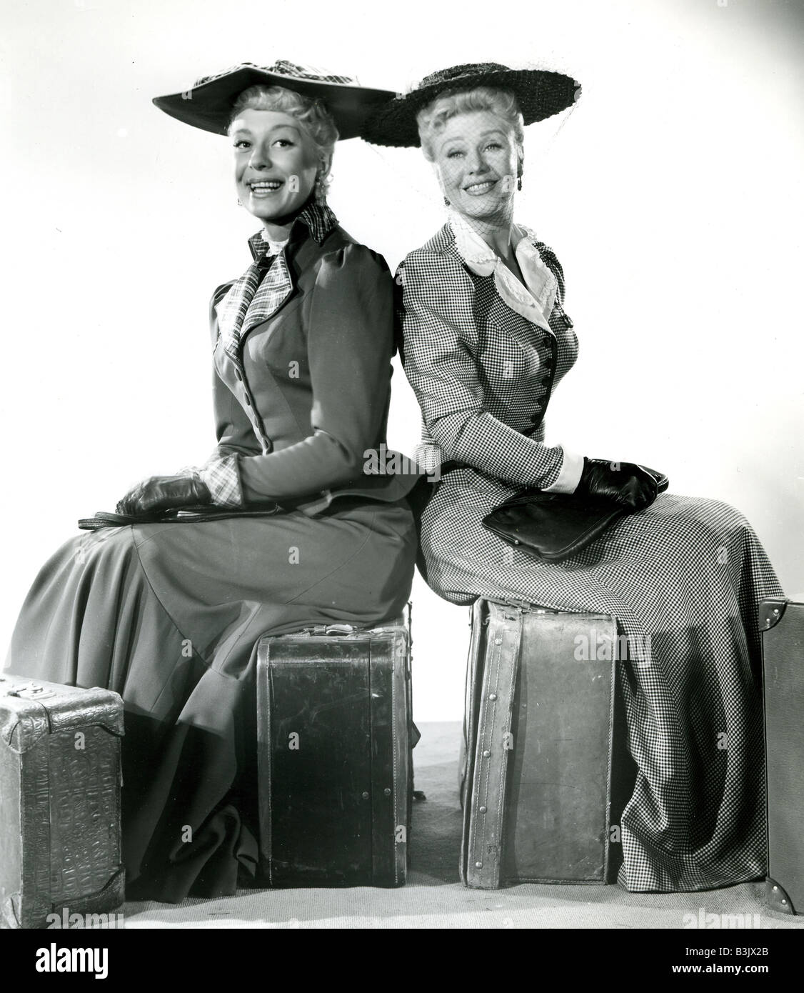 DIE ersten Reisen Verkäuferin 1956 RKO-Film mit Carol Channing auf der linken Seite und Ginger Rogers Stockfoto