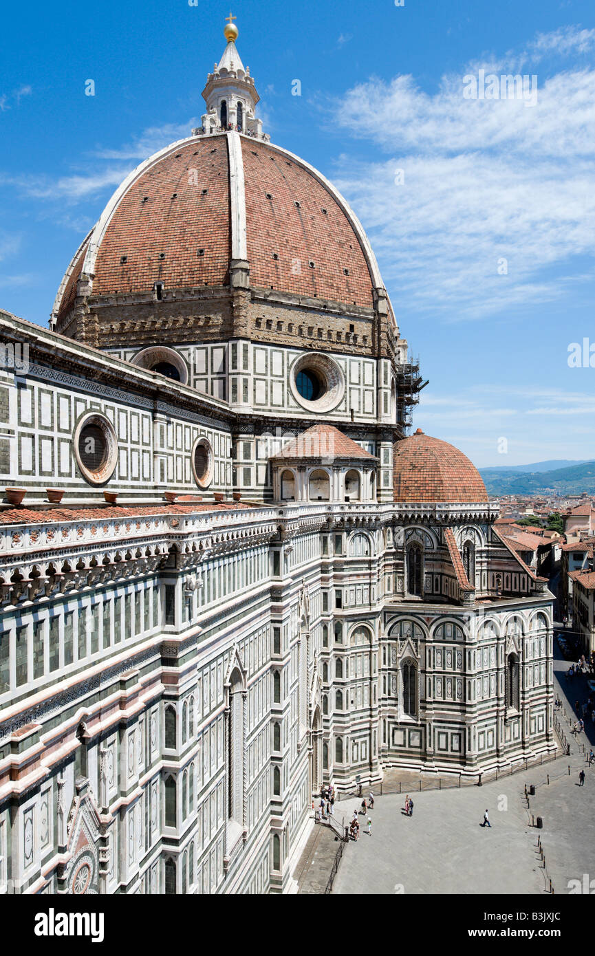 Blick auf die Kuppel der Basilika di Santa Maria del Fiore (Duomo) von den Campanile, Florenz, Toskana, Italien Stockfoto