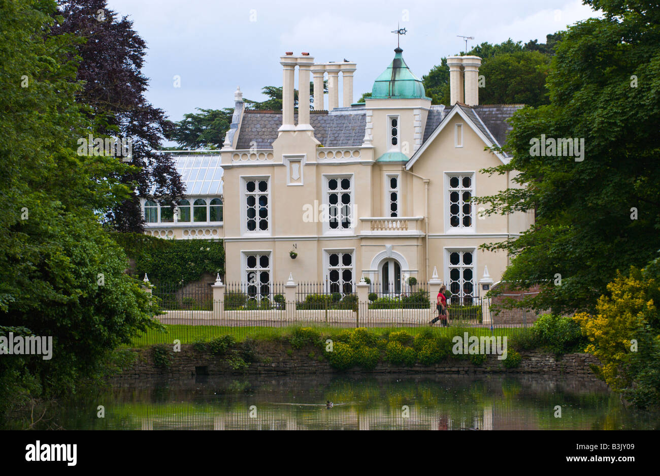 Späten georgianischen Gebäude, entworfen vom Architekten Robert Smirke stehend auf ein Originalteil von Burg Burggraben Hereford Herefordshire Stockfoto