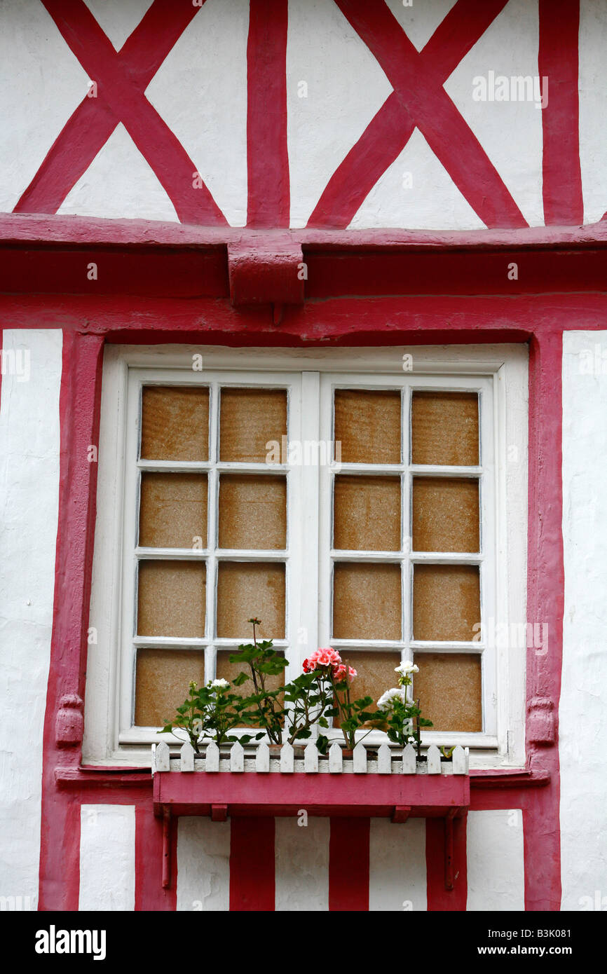 Juli 2008 - Fensterrahmen eine traditionelle halbe Fachwerkhaus in Honfleur Normandie Frankreich Stockfoto