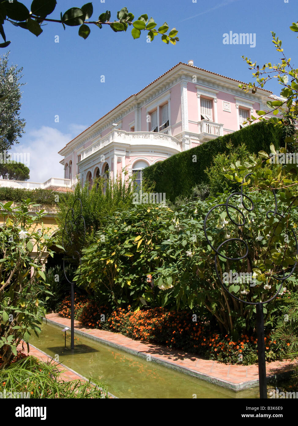 Die Gärten und die Villa Ephrussi de Rothschild auf Cap Ferrat in der Nähe von Nizza, Cote d Azur Provence Frankreich Stockfoto