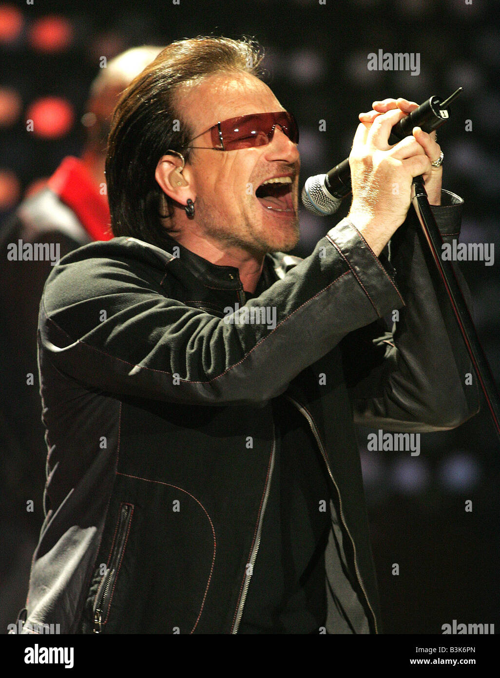 Bono Lead Sanger Der Irischen Rockband U2 Stockfotografie Alamy