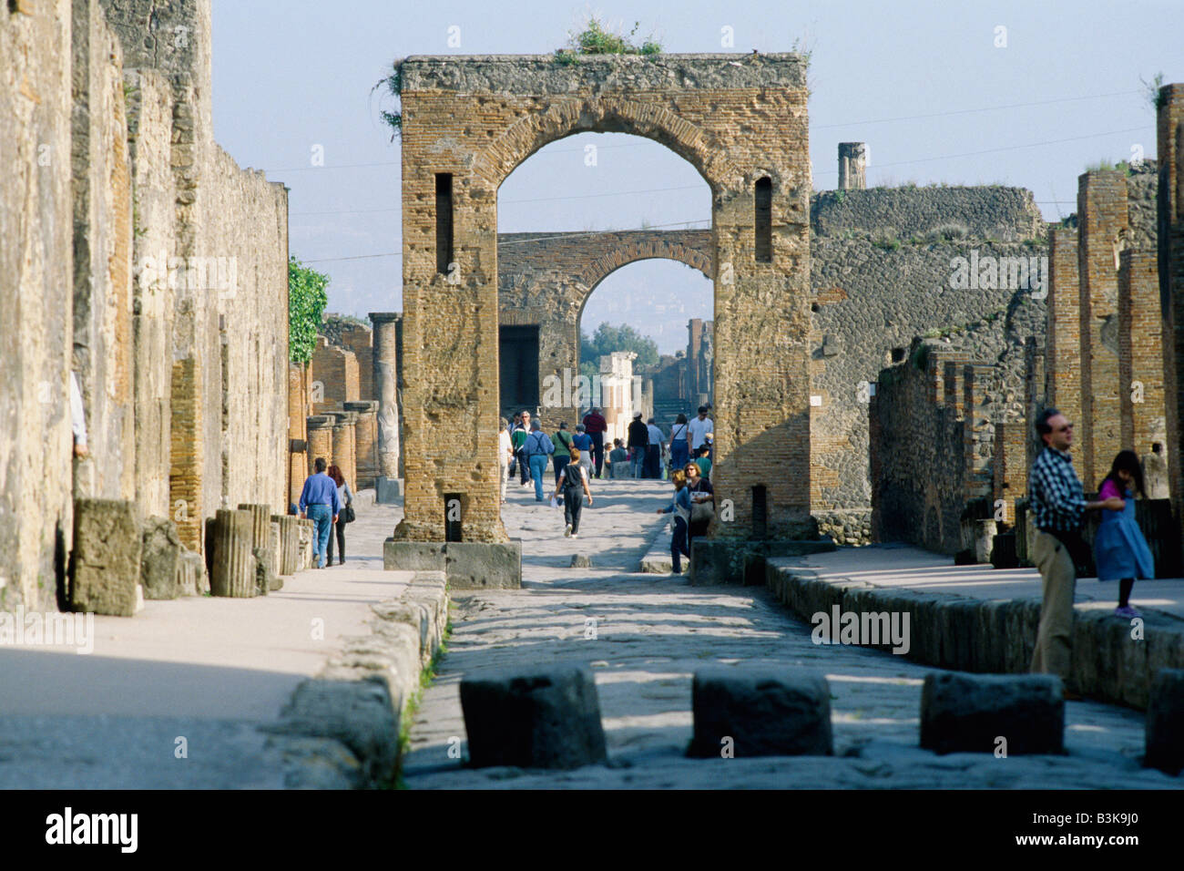 Pompeji Italien antiken römischen Straße via Mercurio und Arco Onorario Stockfoto