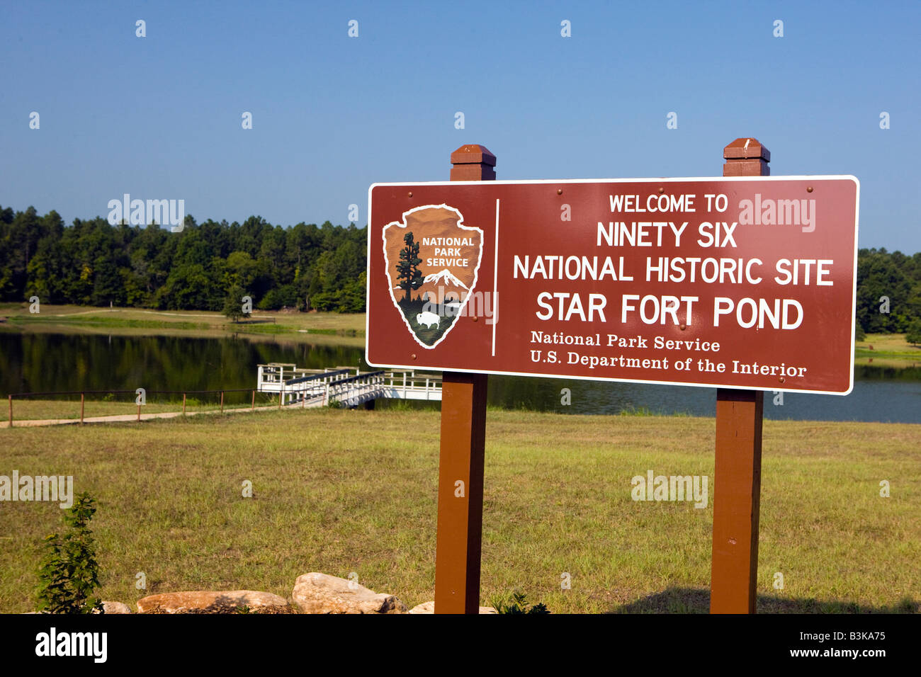National Park Service willkommen Zeichen der Sterne Fort Teich, neunzig sechs National Historic Site, Ninety - Six, South Carolina. Stockfoto
