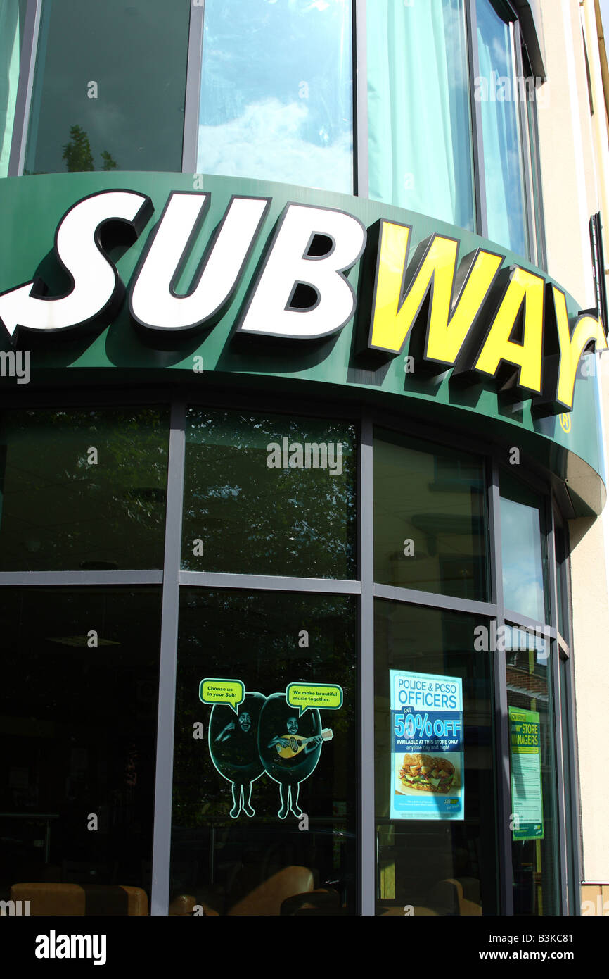 U-Bahn Fast Food-Kette in einer Stadt, U.K. Stockfoto