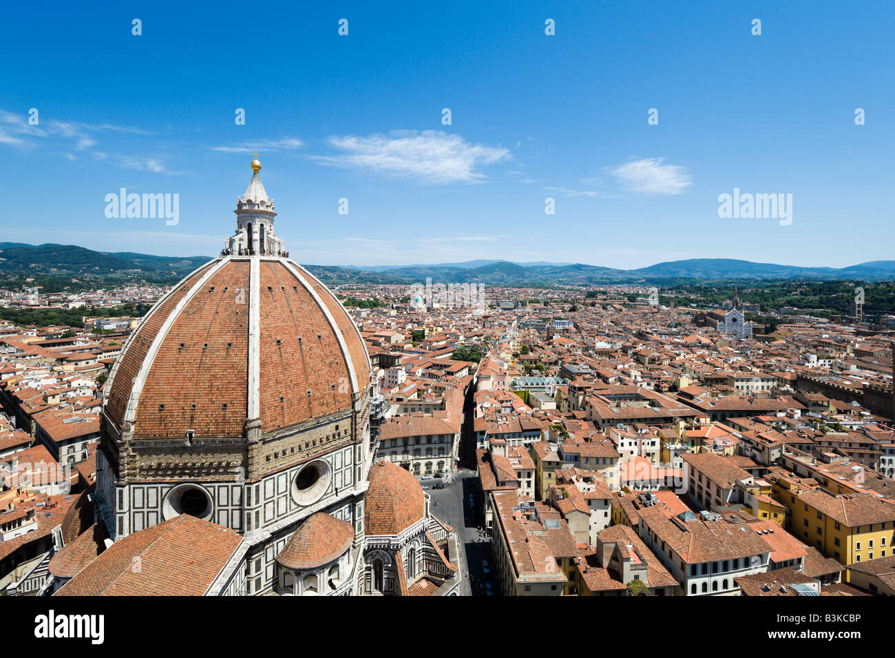Blick auf die Kuppel der Basilika di Santa Maria del Fiore (Duomo) von den Campanile, Florenz, Toskana, Italien Stockfoto