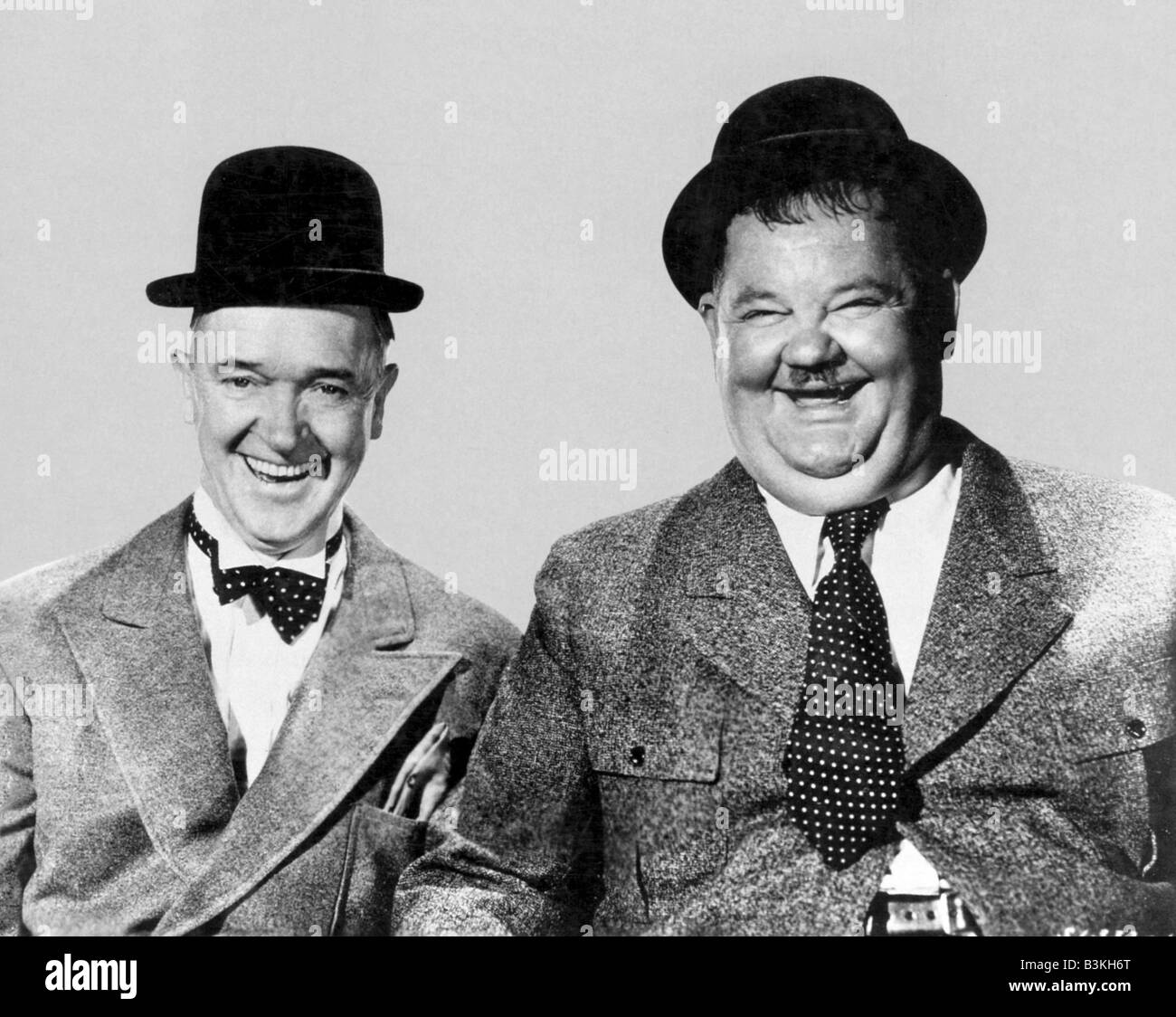 LAUREL und HARDY U.S. Film Komiker Stan Laurel auf der linken Seite und Oliver Hardy Stockfoto