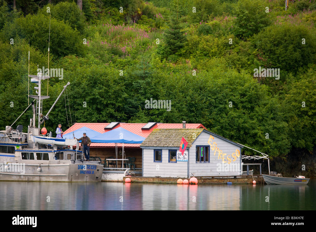 Kunden auf einer schwimmenden Espresso stehen Halibut Cove Kachemak Bay in der Nähe von Homer Alaska Stockfoto