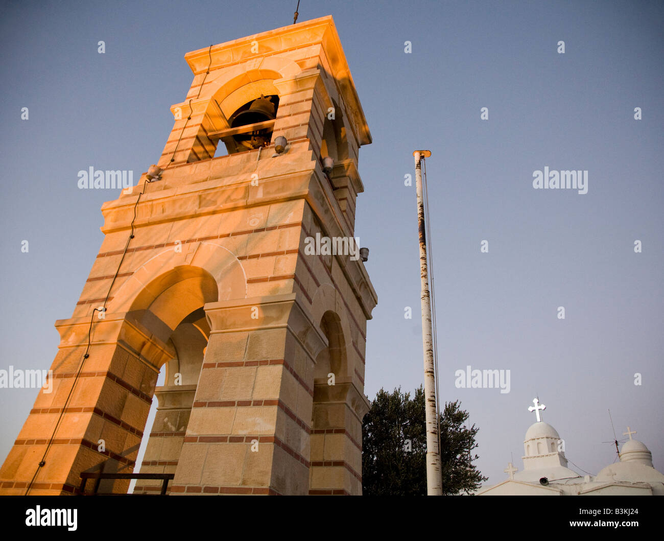 Glockenturm der Kapelle von St. George, Likavitos-Hügel, Athen, Griechenland Stockfoto