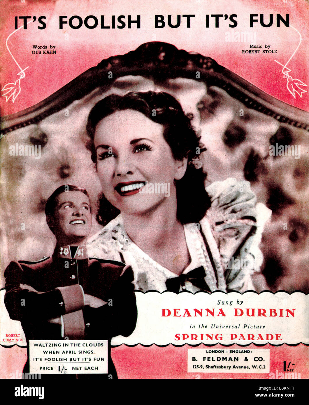 DEANNE DURBIN Noten für ihr Lied es ist töricht, aber es macht Spaß aus ihrem 1940 Universal Film Spring Parade Stockfoto