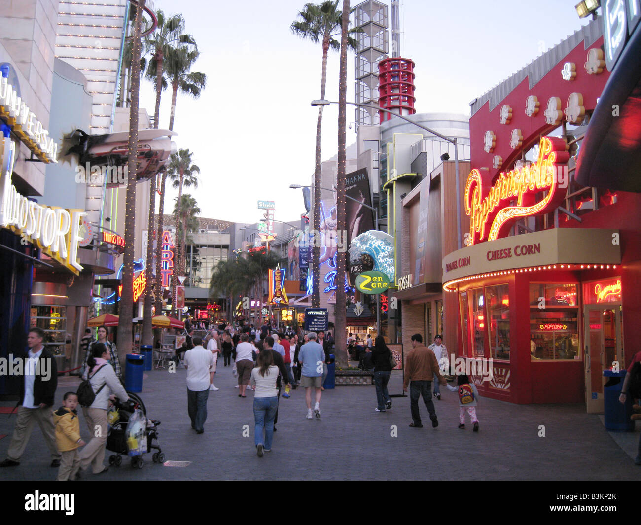 UNIVERSAL STUDIOS in Hollywood. Geschäfte in der Nähe der Eingang zu den Studios Stockfoto