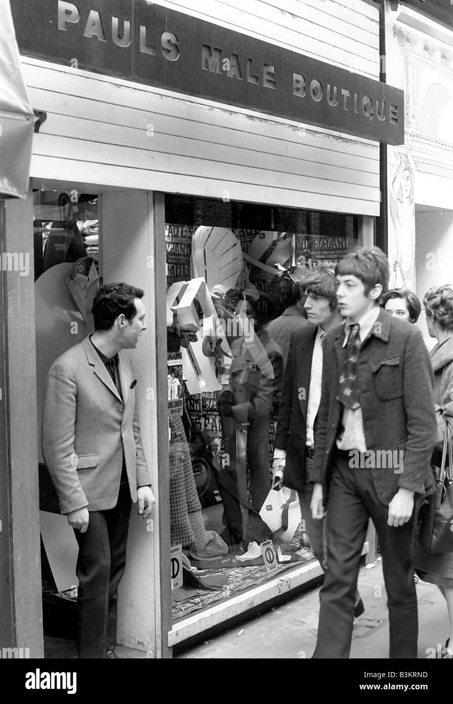 CARNABY STREET Shopper 1965 übergeben männlichen Pauls Boutique Stockfoto