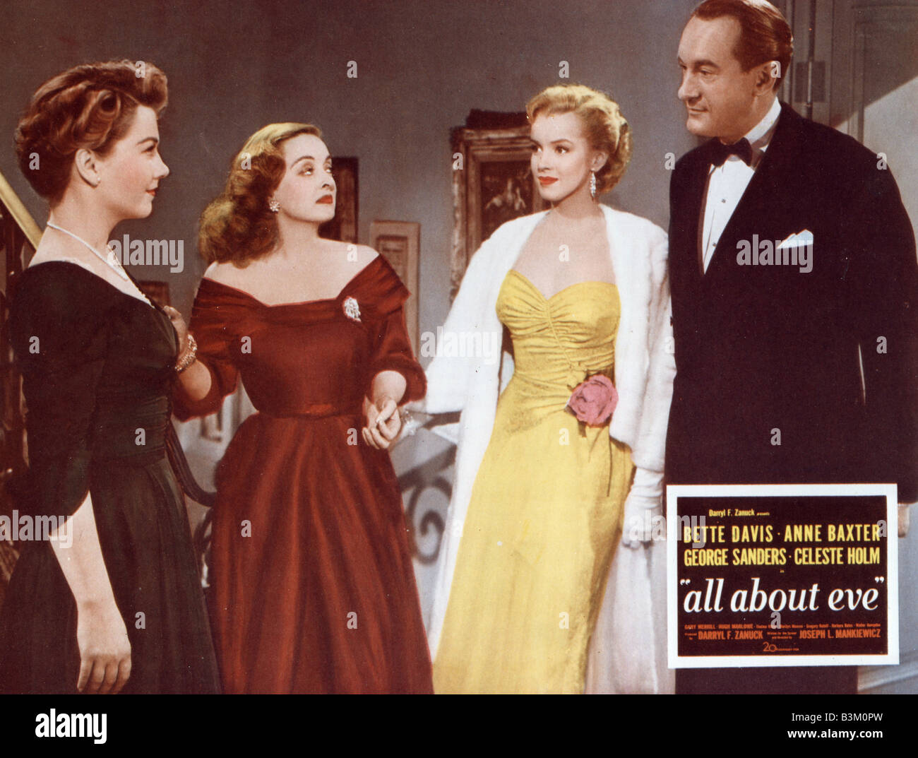 ALL ABOUT EVE 1950 TCF film mit Bette Davis in rot und Marilyn Monroe in gelb Stockfoto
