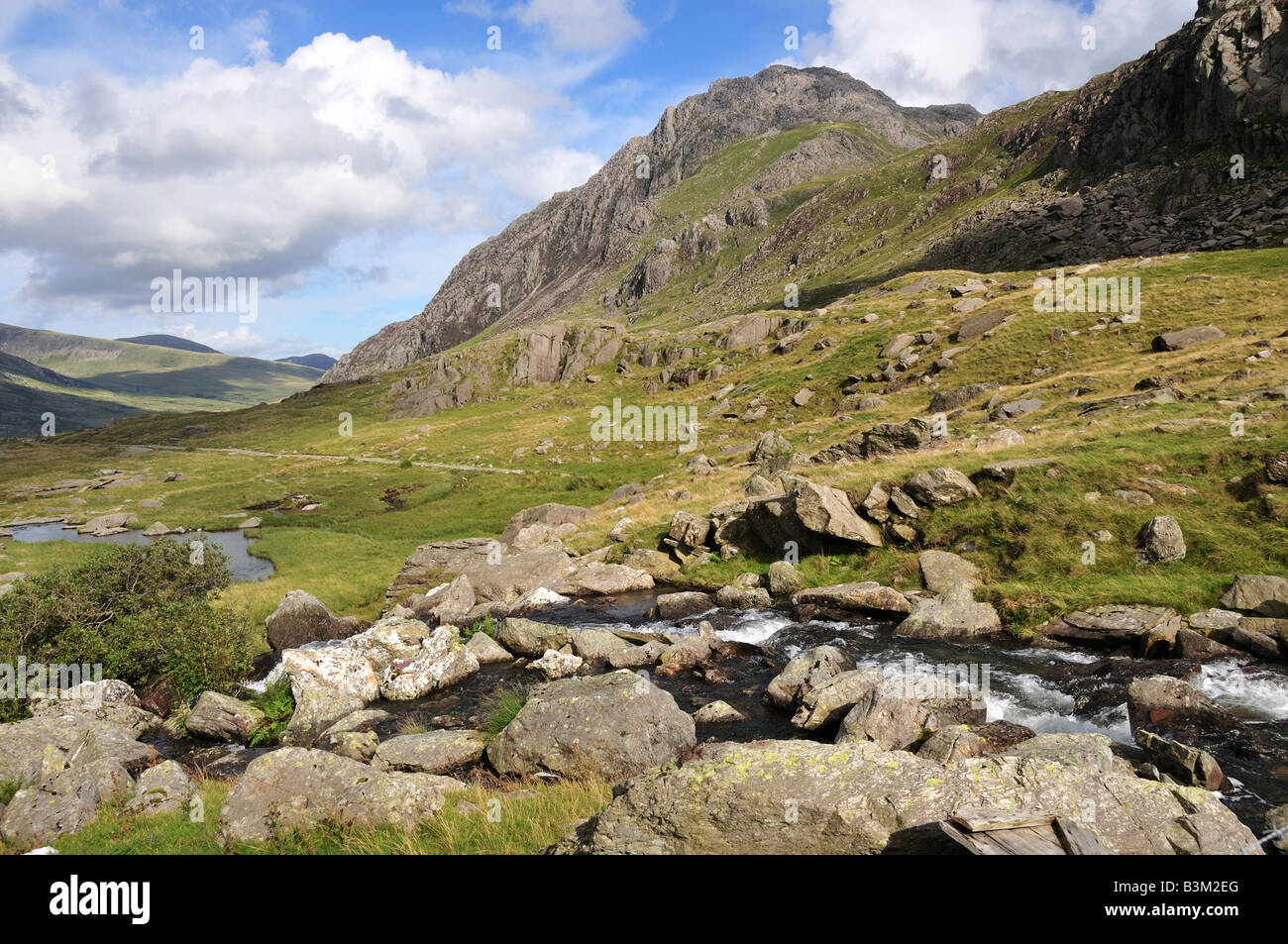 Tryfan Berg- und Afon Llugwy Cwm Idwal Gwynedd Snowdonia Wales Stockfoto