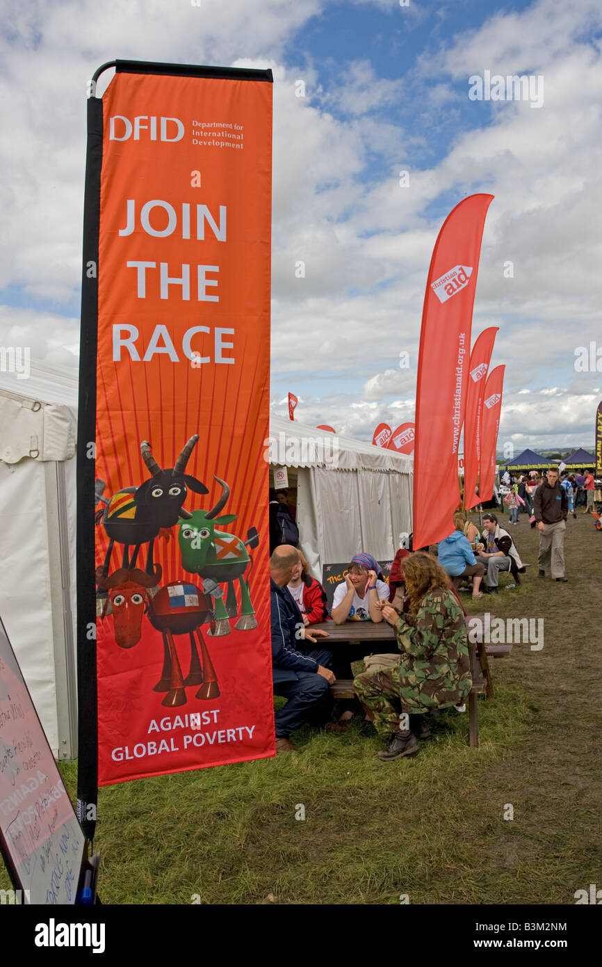 DFID Fahnen beitreten das Rennen gegen globale Armut Greenbelt 2008 Cheltenham UK Stockfoto