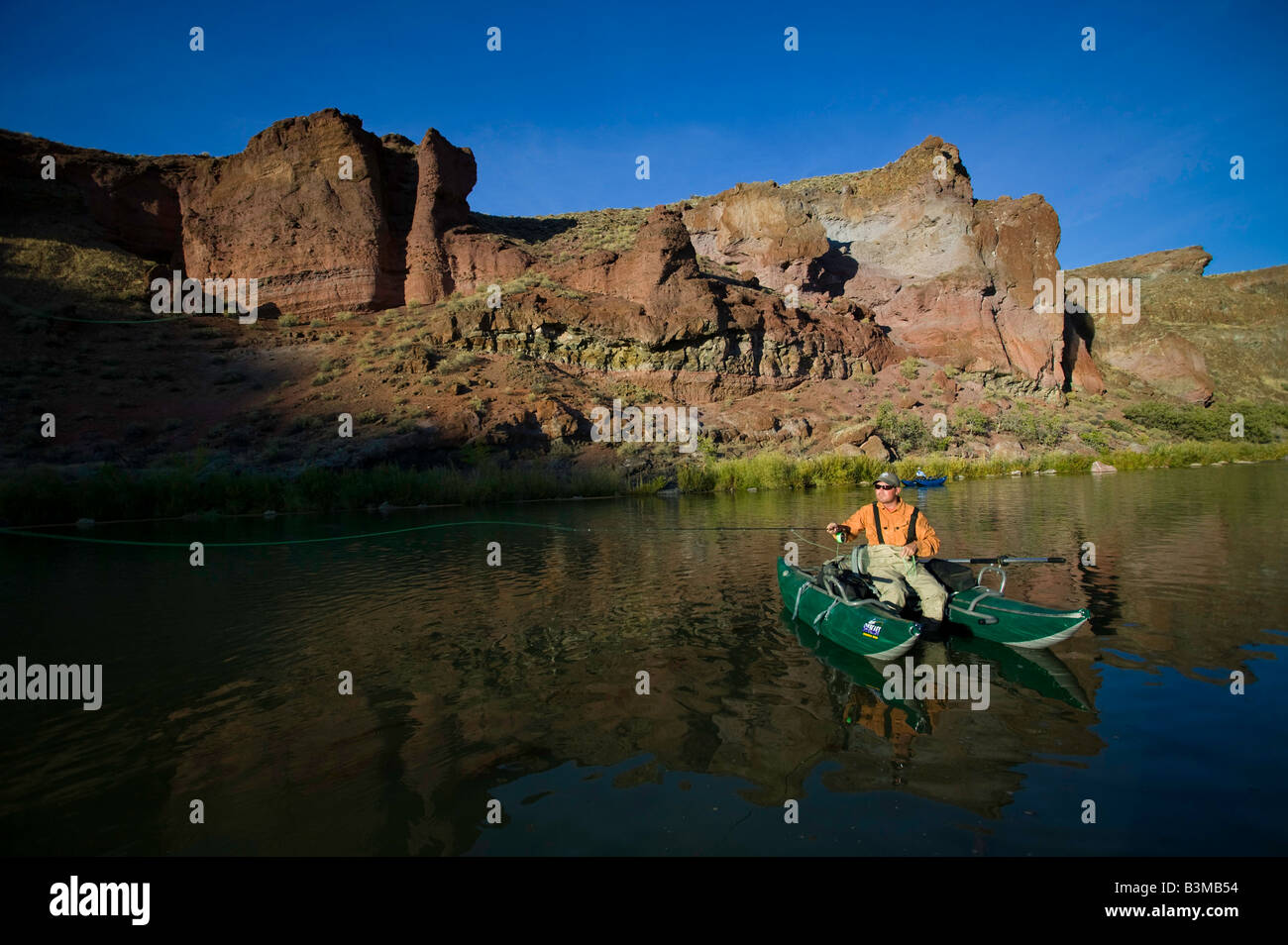 Fliegenfischen Sie am unteren Owyhee River ein blaues Band Bachforelle Fischerei im südöstlichen Oregon Stockfoto