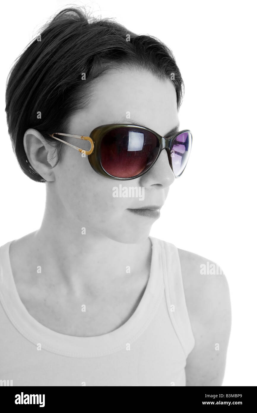 Schuss von attraktive Brünette in modische Sonnenbrillen Stockfoto