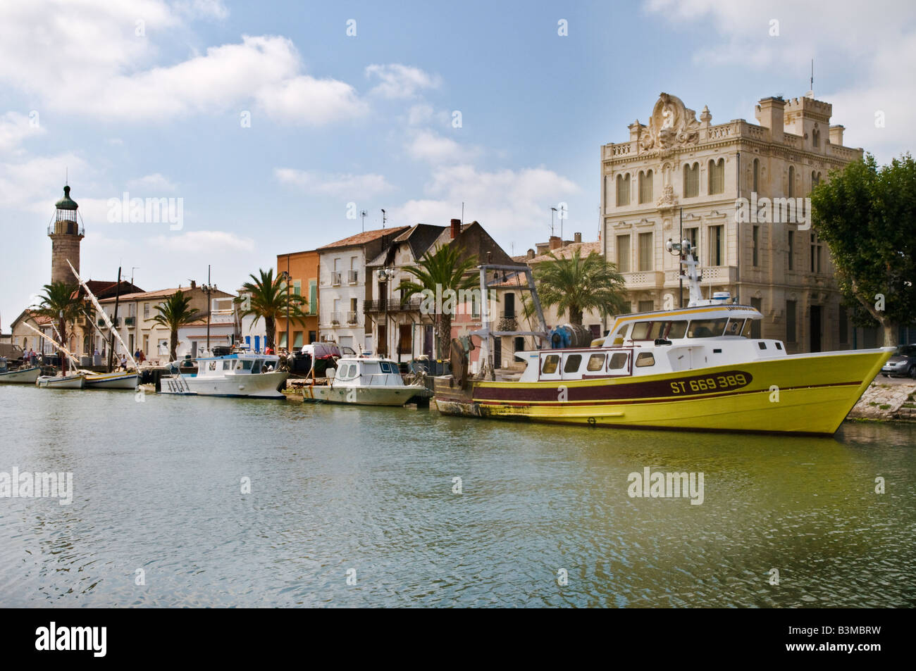 Die traditionelle Fischerei Hafen von Grau du Roi in der Camargue Südfrankreich. Stockfoto