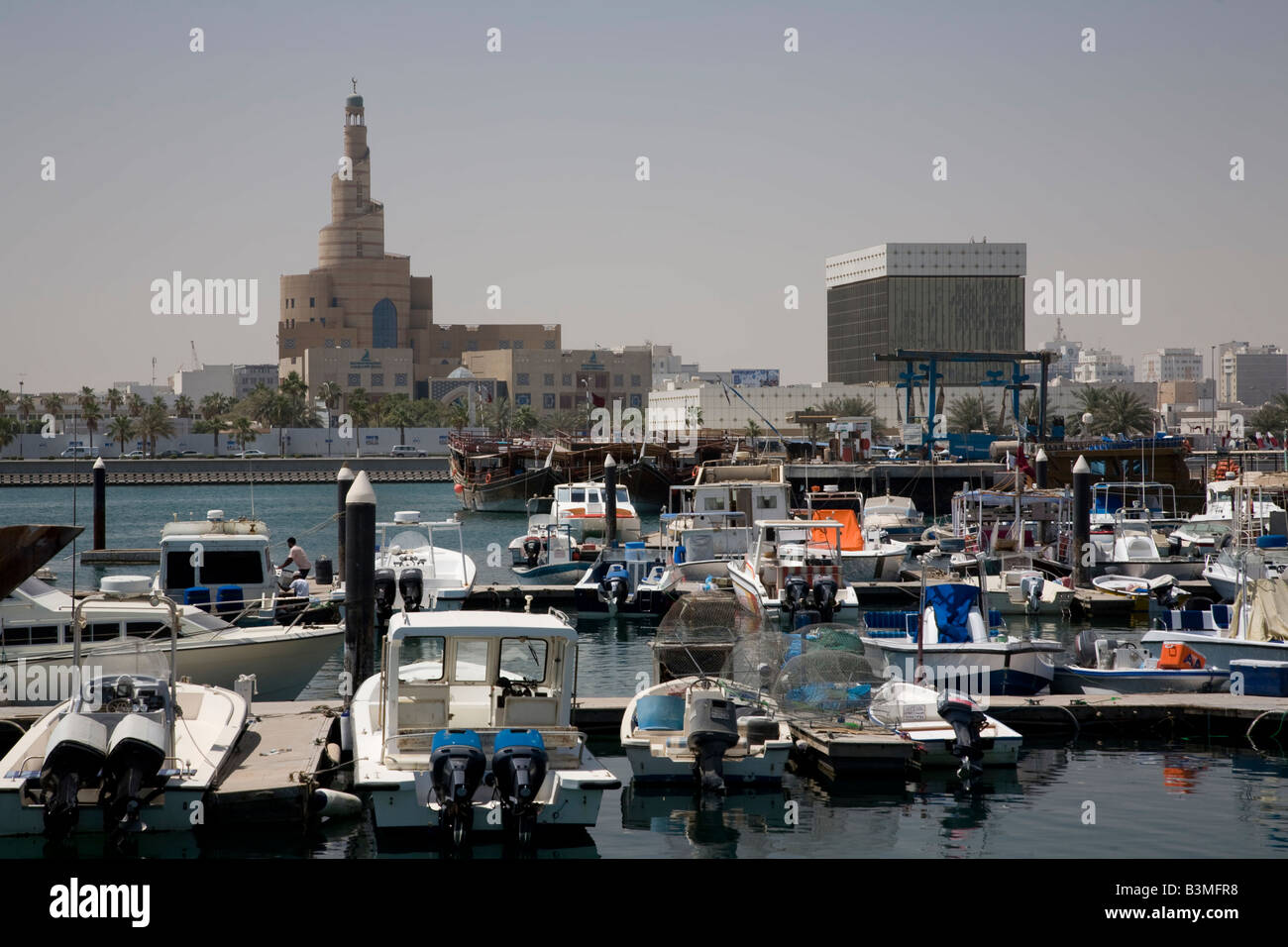 Islamische Zentrum Gebäude entlang der Corniche dramatische Skyline Katar Nahen Osten arabischen Golf Gebäude Stockfoto
