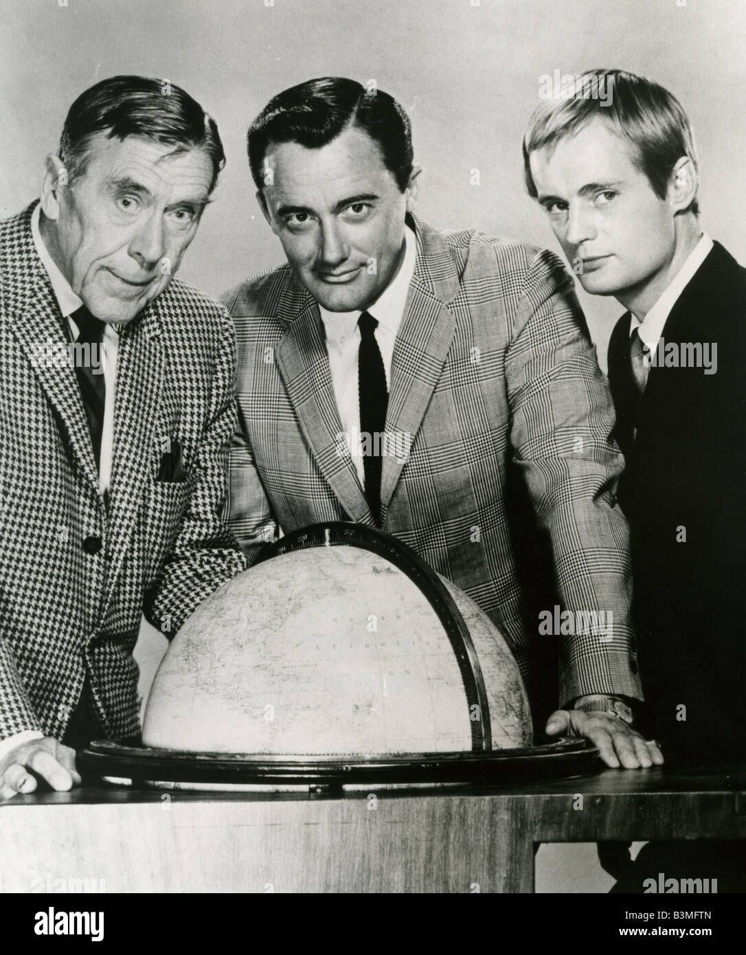 THE MAN FROM U.N.C.L.E   US-NBC sechziger Jahre TV-Serie mit von links Leo G Carroll, Robert Vaughn und David McCallum Stockfoto