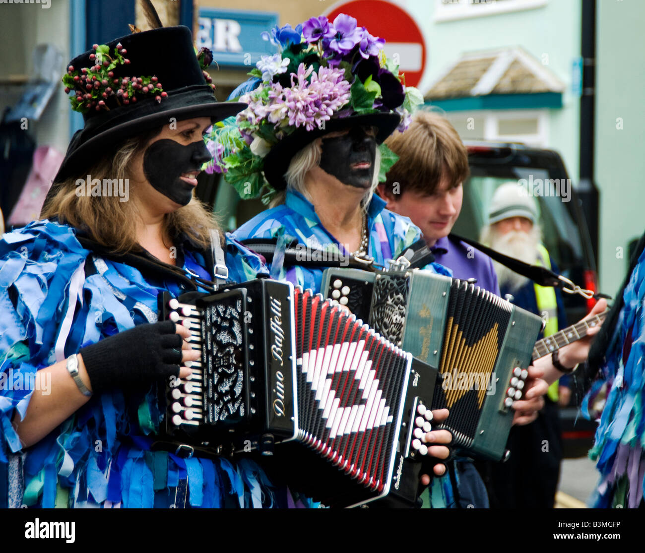 Exmoor Border Morris Männer Musiker spielen in Shipston am Stour Proms 2008. Warwickshire, England, Vereinigtes Königreich Stockfoto