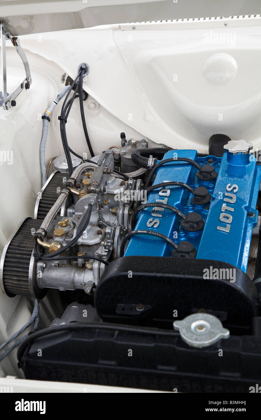 Twin Cam Motor im Lotus Cortina Oldtimer Stockfoto