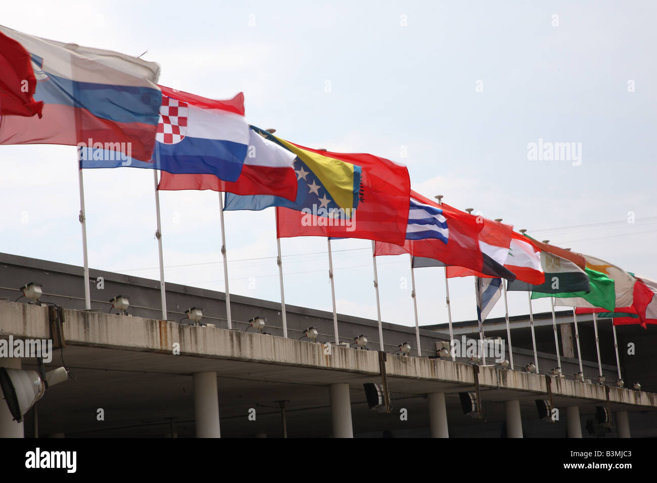 Linie der internationalen Länderflaggen Stockfoto