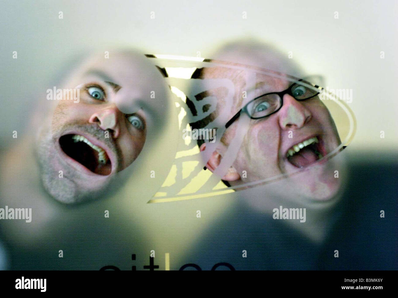 Ford Kiernan Greg Hemphill Making faces Februar 2002 Mirrorpix Stockfoto