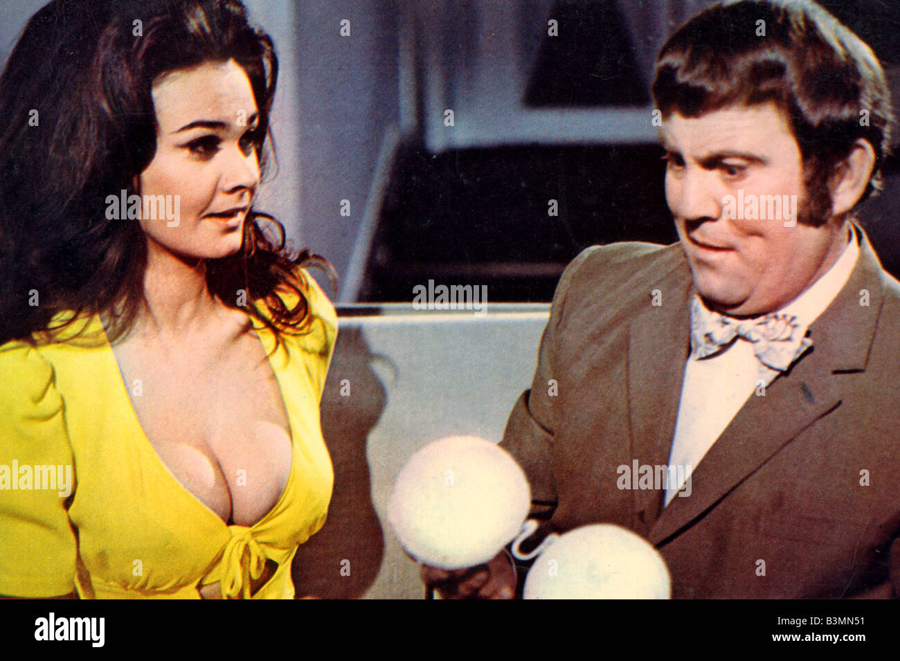 Rank Film CARRY ON LOVING 1970 mit Imogen Hassall und Terry Scott Stockfoto