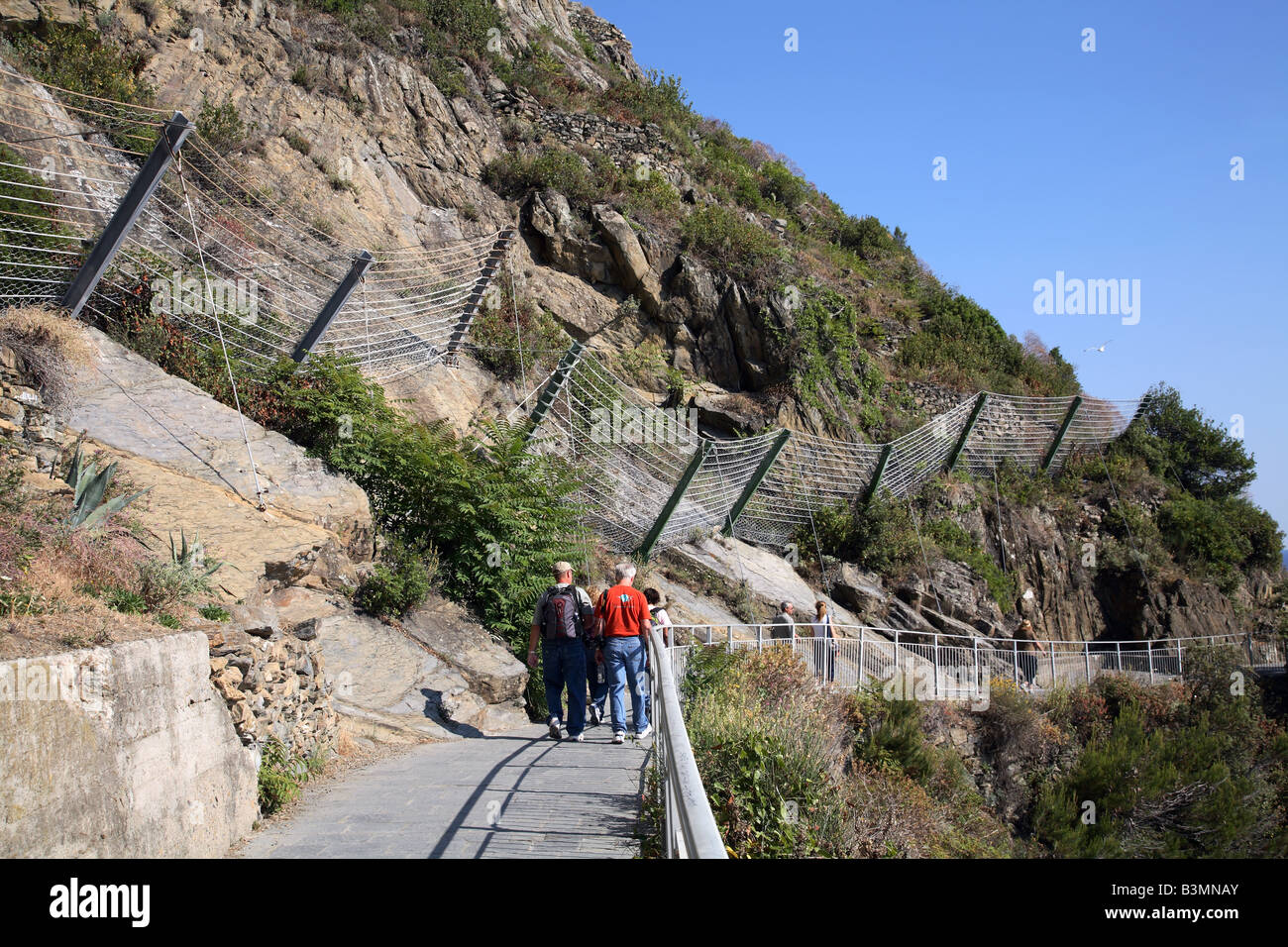 Italien Ligurien Cinque Terre die fünf Dörfer der Cinque Terre sind durch einen Küstenweg mit Blick auf das ligurische Meer verbunden. Stockfoto