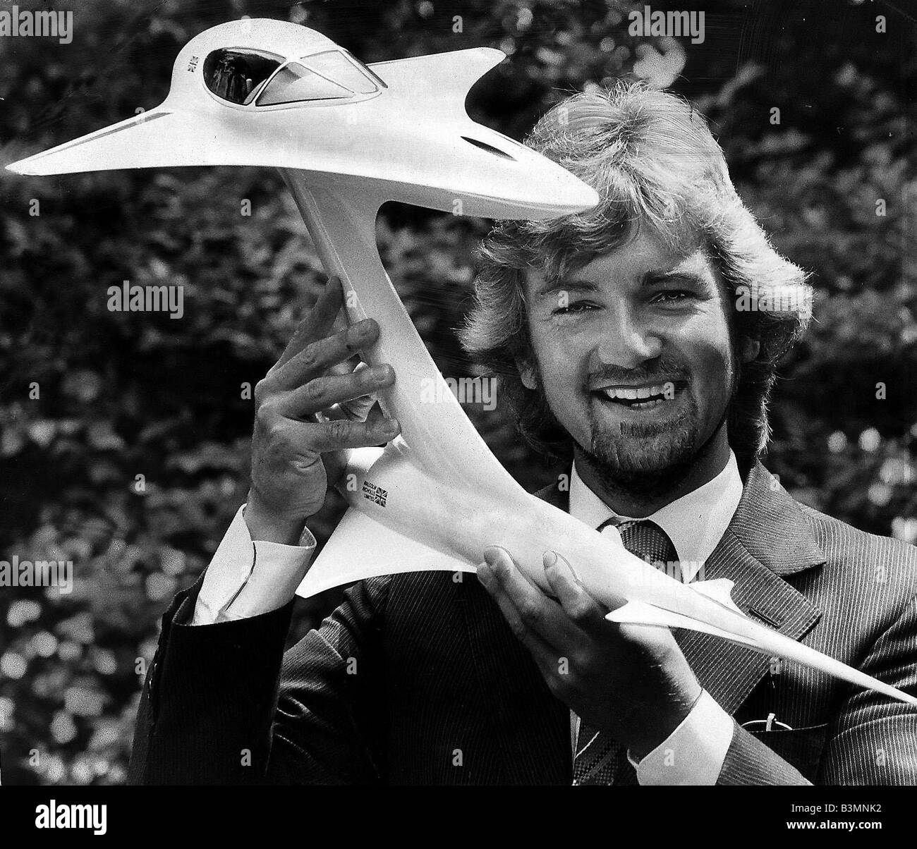 Noel Edmonds Fernsehmoderatorin zeigt ein Modell seines Faches, In dem er hofft, den Geschwindigkeitsweltrekord auf dem Wasser zu brechen Stockfoto