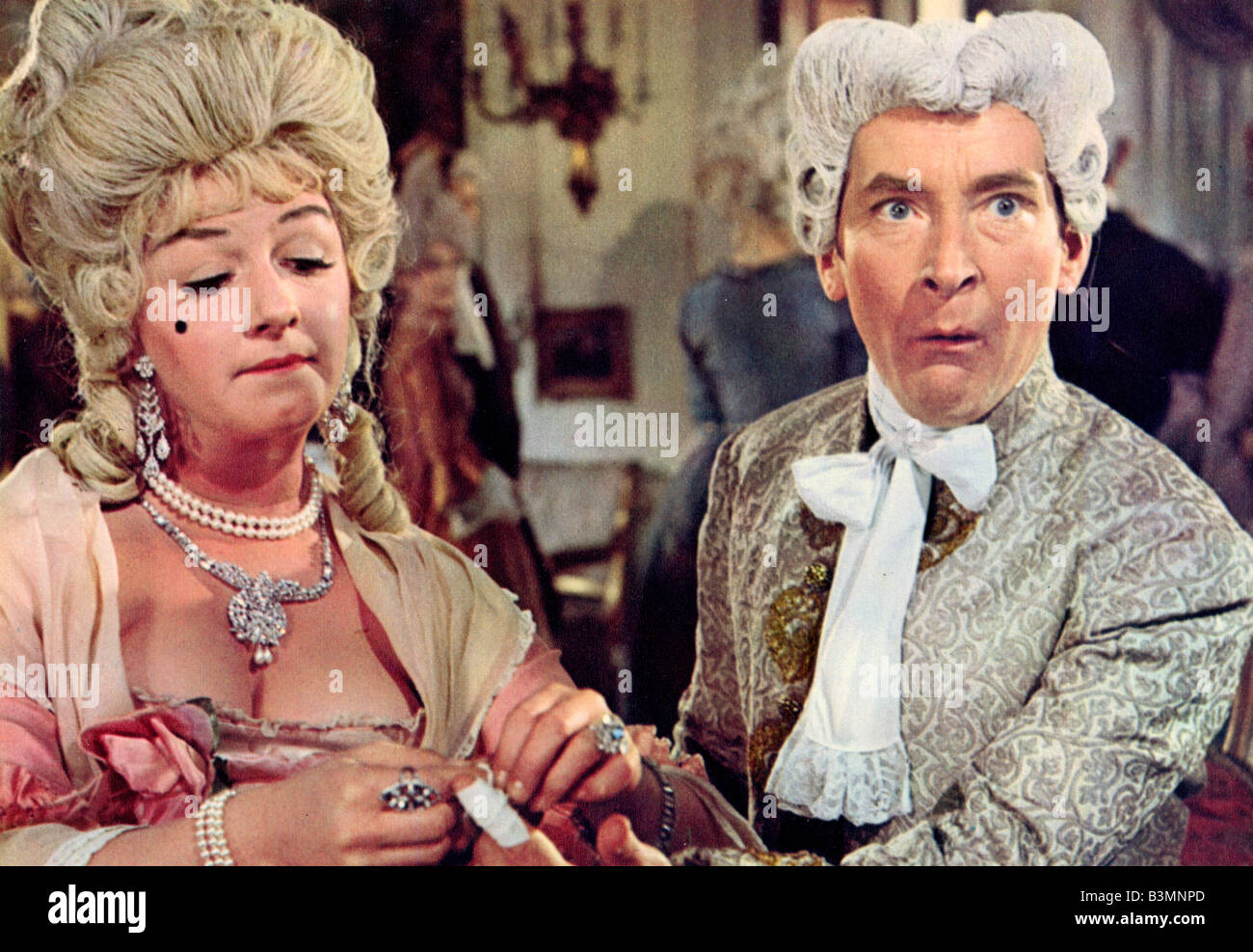 CARRY ON - DON'T verlieren IHRE Kopf 1966 Rank Film mit Joan Sims und Kenneth Williams Stockfoto