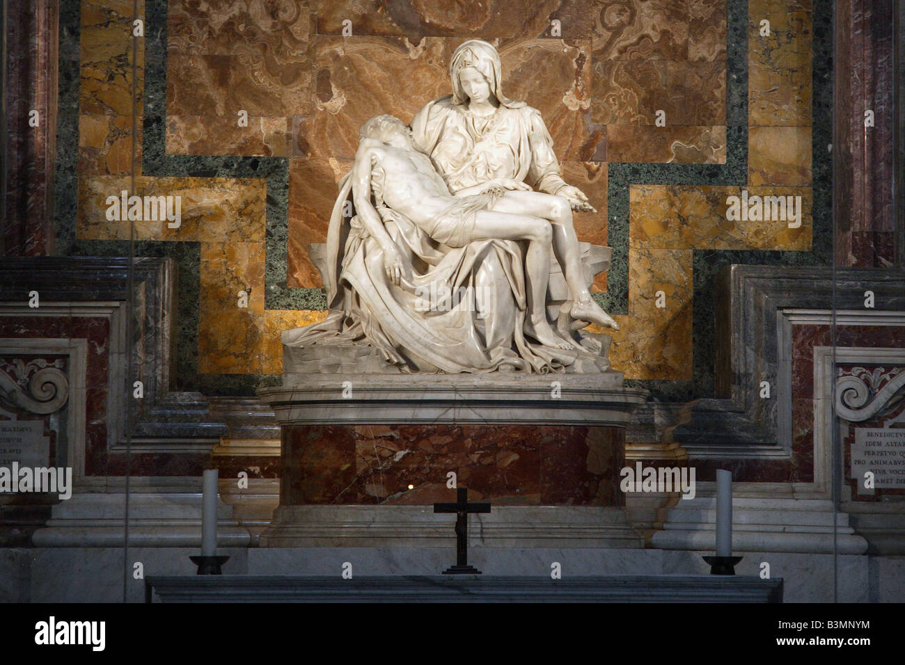 Italien Rom eines Michelangelo s größte arbeitet die Pieta in St. Peter-s, die Basilika es durch Panzerglas geschützt ist Stockfoto