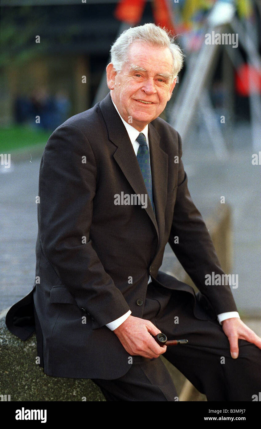 Magnus Magnusson TVModeratorin und Quizmasterof Mastermind