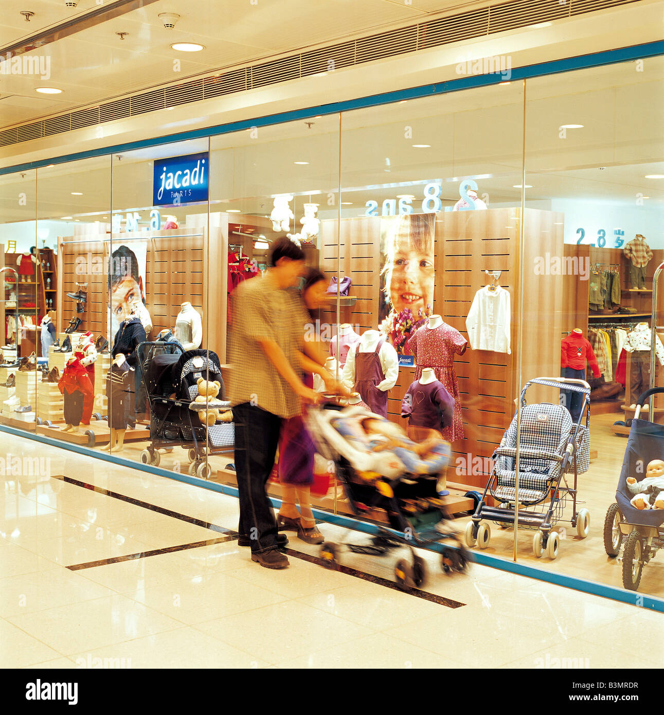 Familien einkaufen im Store, China Stockfoto