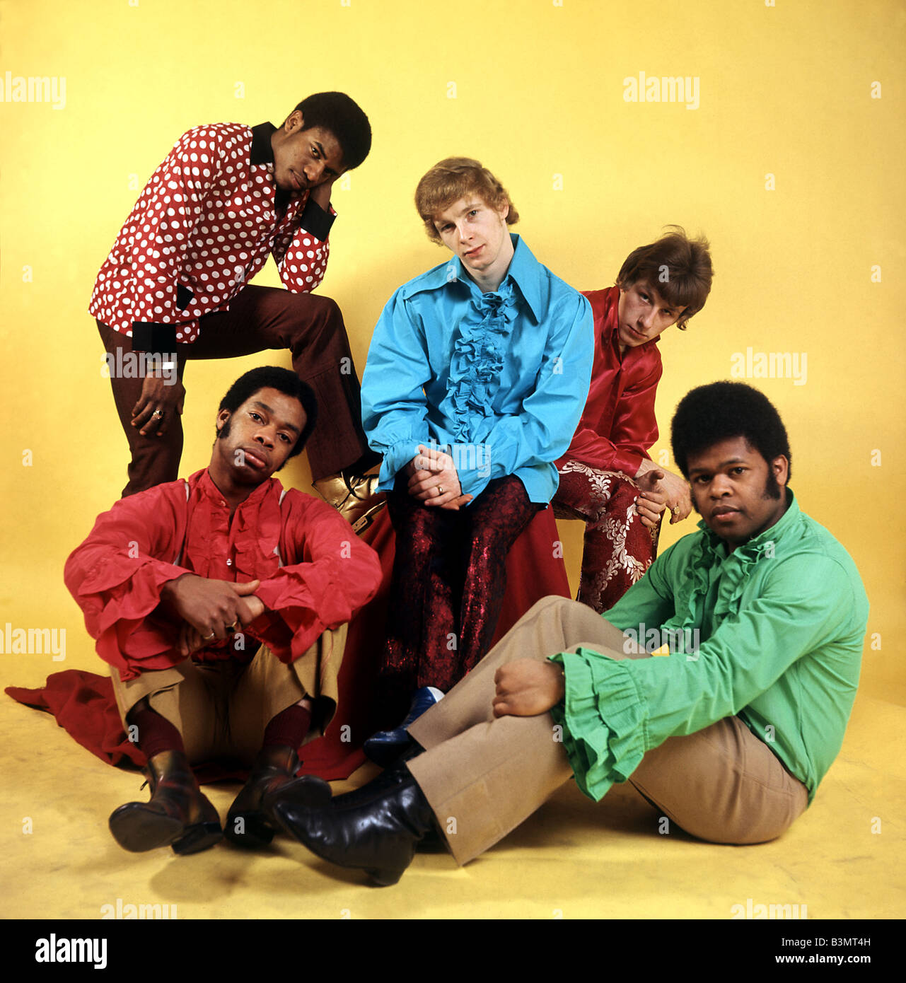 DIE entspricht UK-pop-Gruppe im Jahr 1968 mit Eddy Grant sitzt links im rotes Hemd Stockfoto