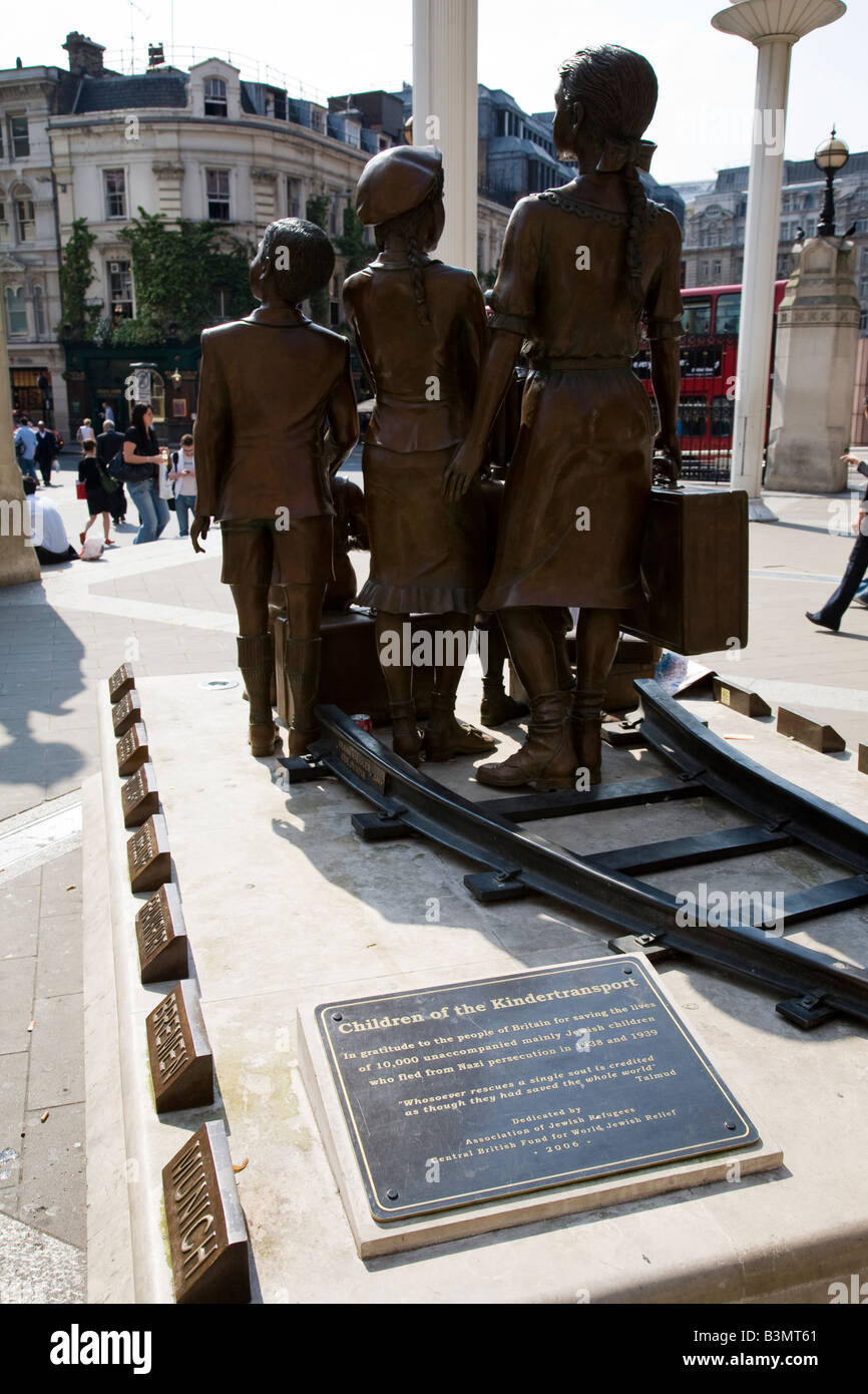 Kinder der Gedenkstätte Kindertransport von Frank Meisler, außerhalb der Bahnhof Liverpool Street in London, England. Stockfoto