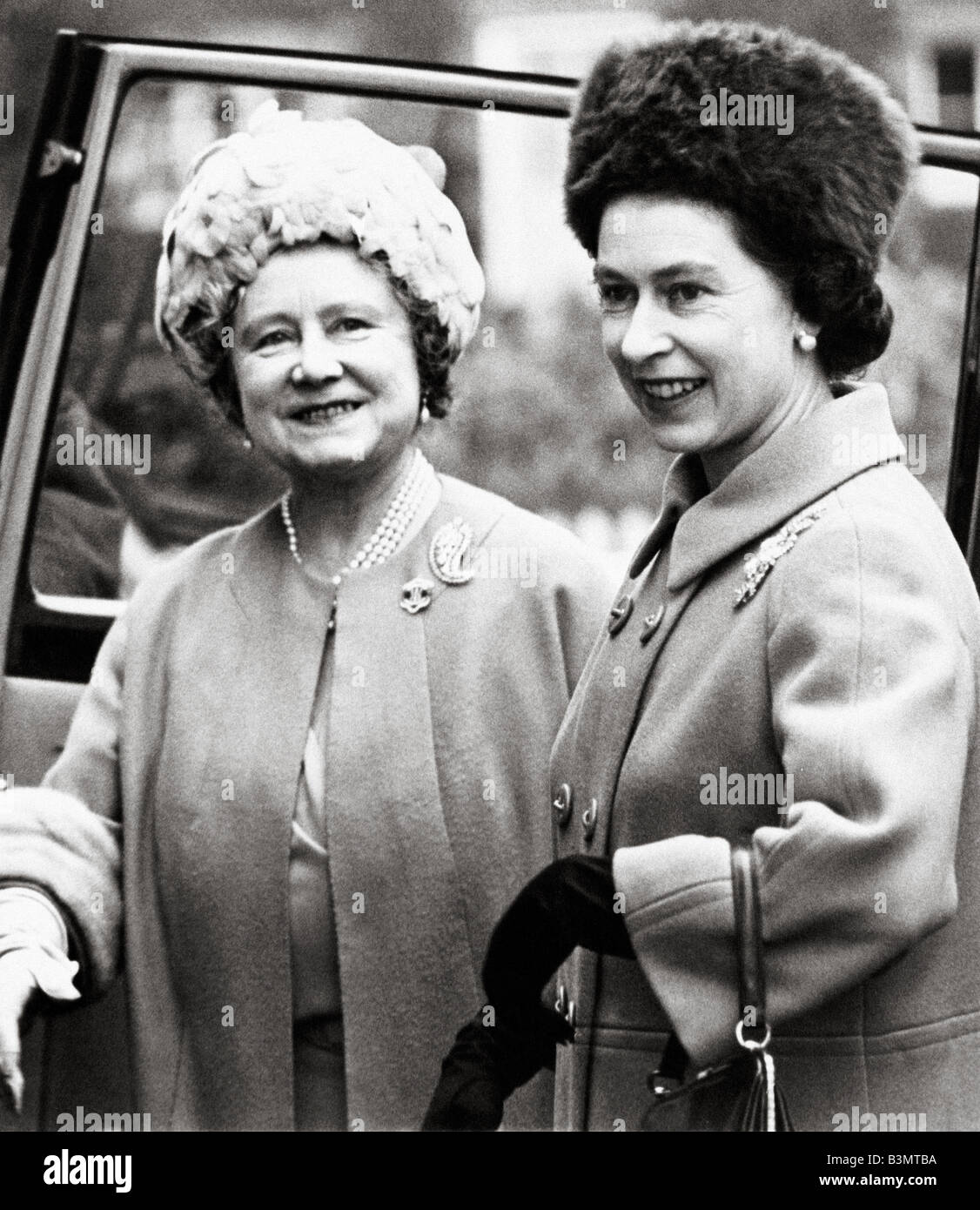 Königin ELIZABETH II und der Königin-Mutter im Jahr 1968 Stockfoto