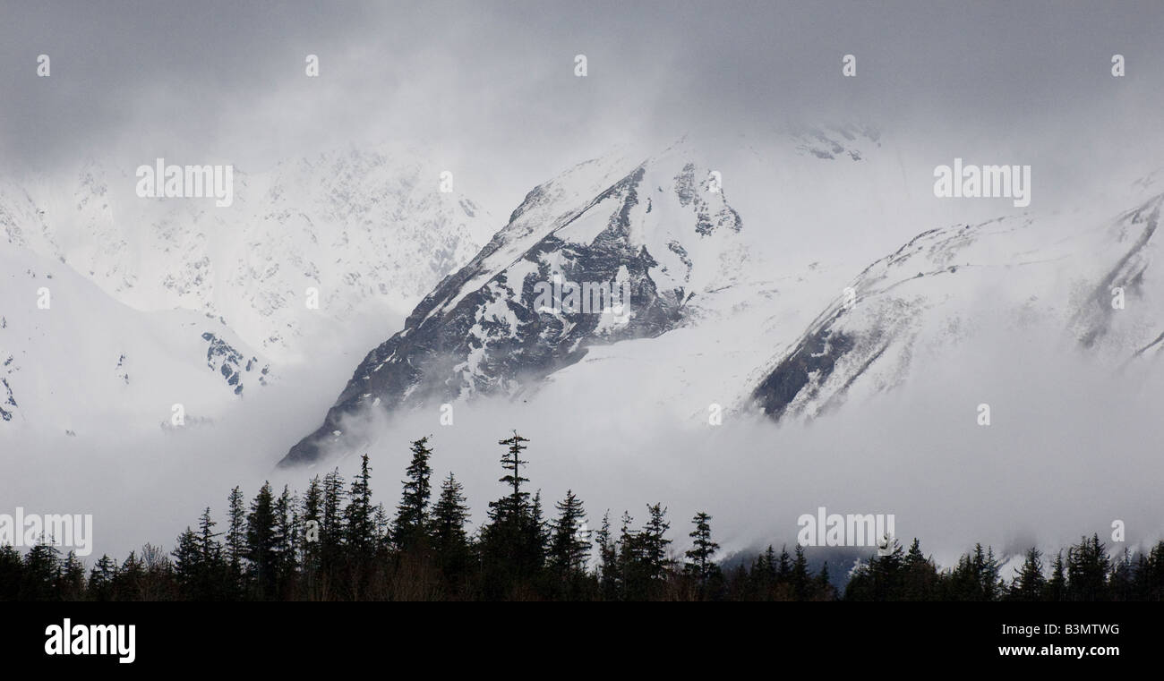 Blick auf die Berge der Chilkat außerhalb Alaskas Haines Stockfoto