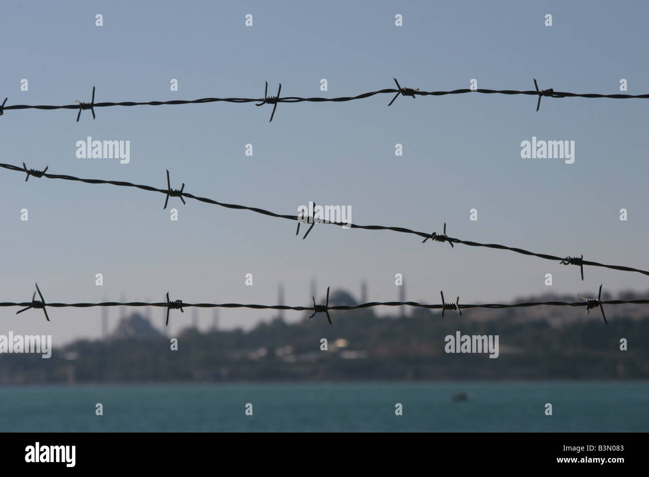 Blick über Bosporus aus asiatischen Seite von Istanbul Skyline von Istanbul Osten Stacheldraht Westabteilung Stockfoto