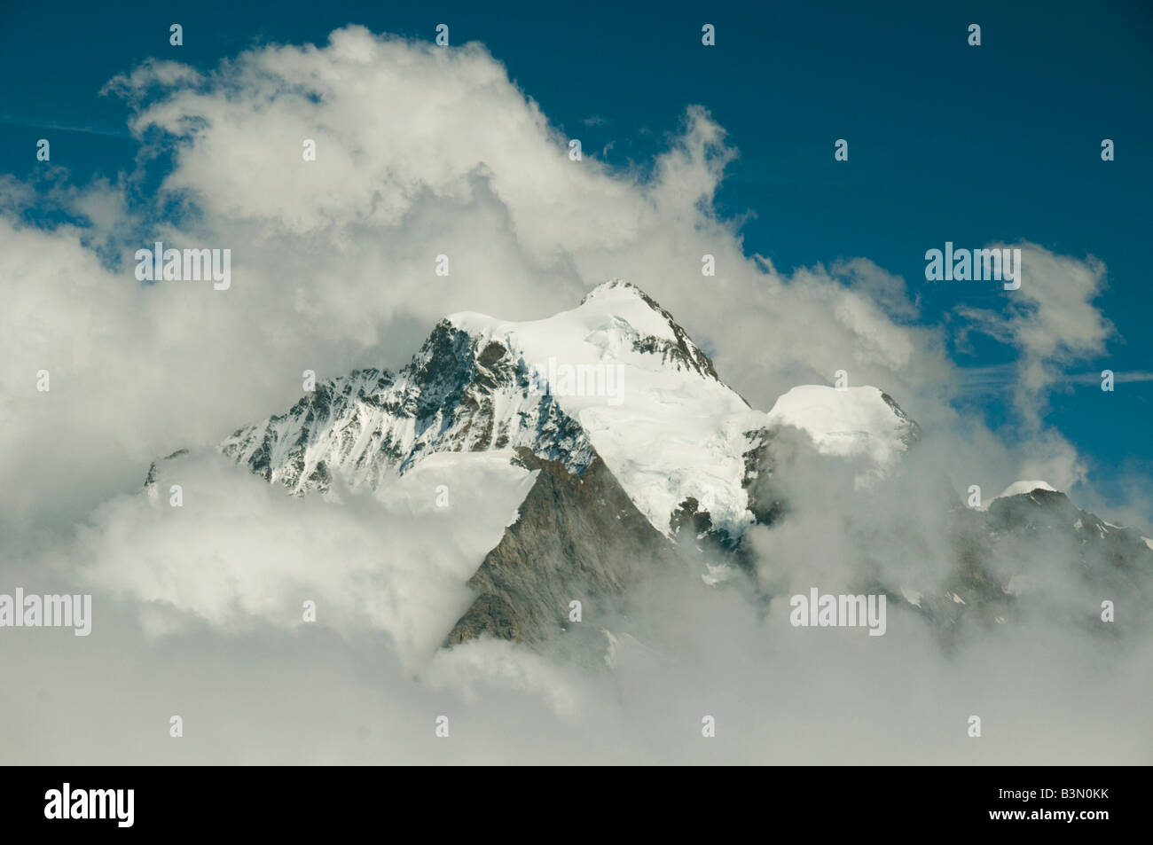 Gipfel der Jungfrau, 4158 m oder ft. 13.642 aus West, Berner Alpen, Schweiz Stockfoto