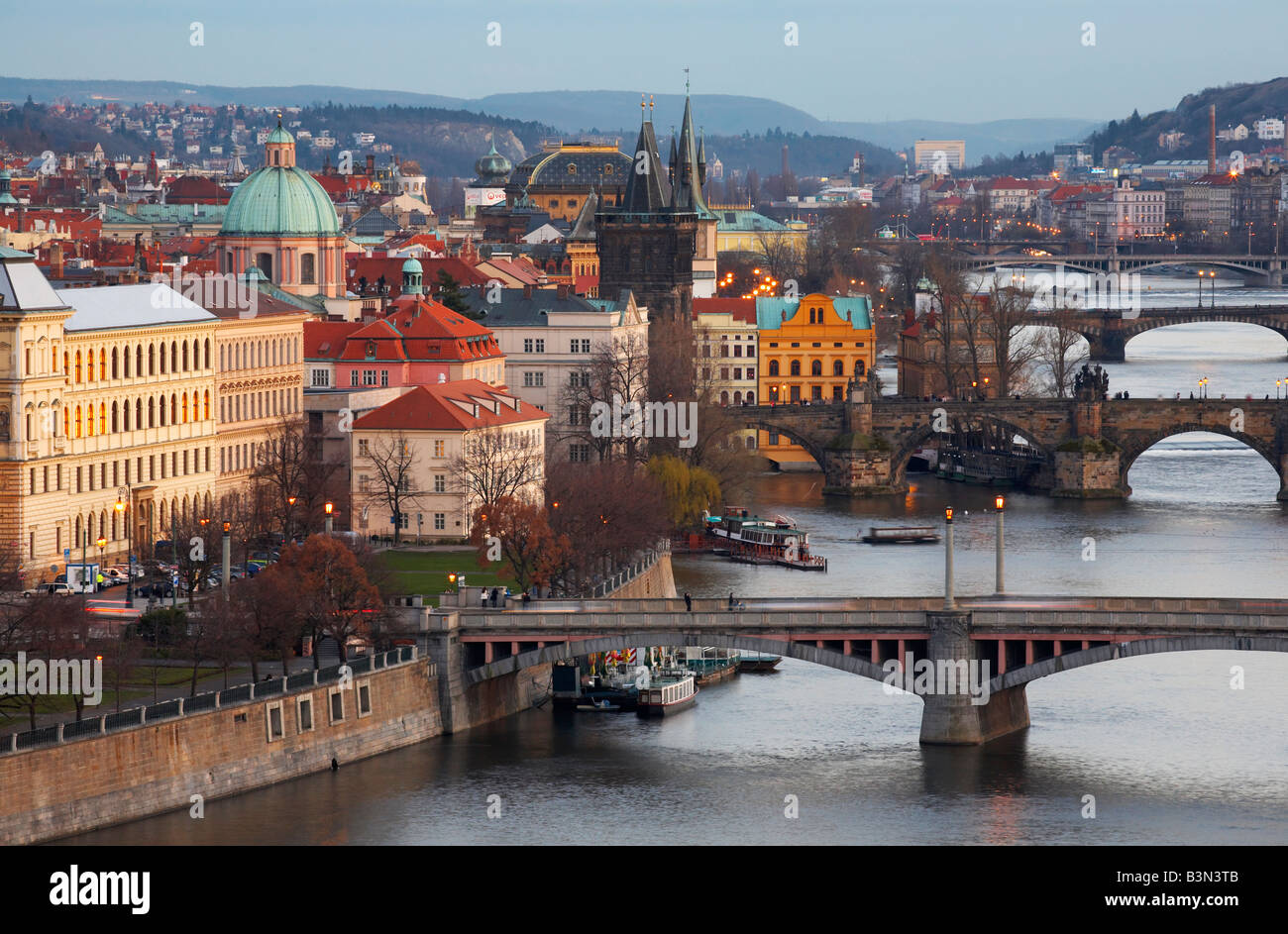 Aussicht auf Prag Zentrum nach unten Fluss Vltava, Tschechische Republik Stockfoto