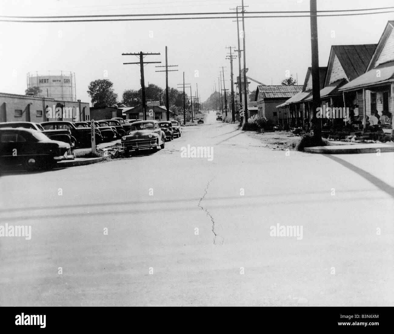 GENERISCHE BLUES Mitte West USA Straßenszene der 1950er Jahre Stockfoto