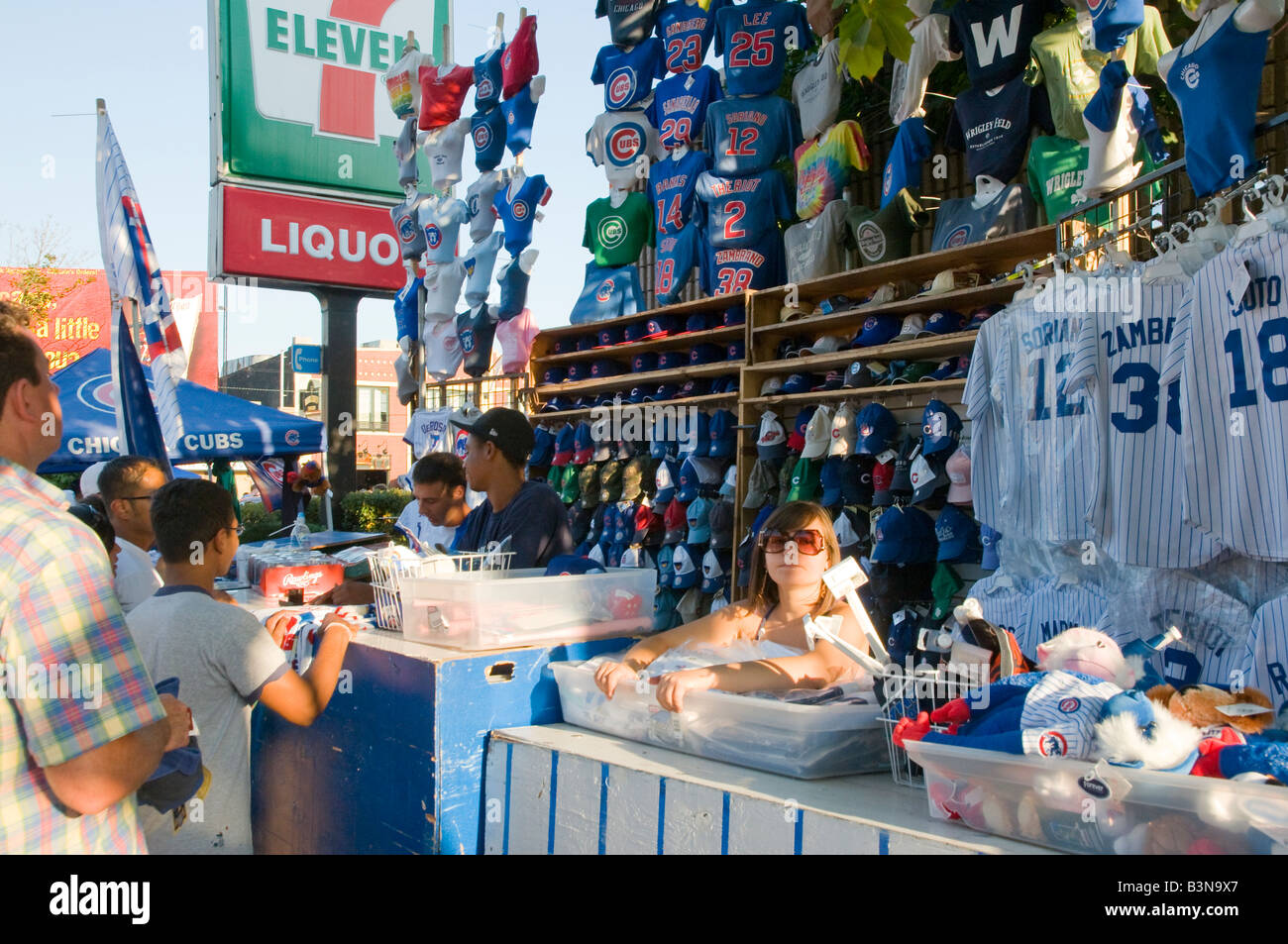 Baseball Souvenir stehen / Chicago Cubs merchandise außen Wrigley Field. Stockfoto