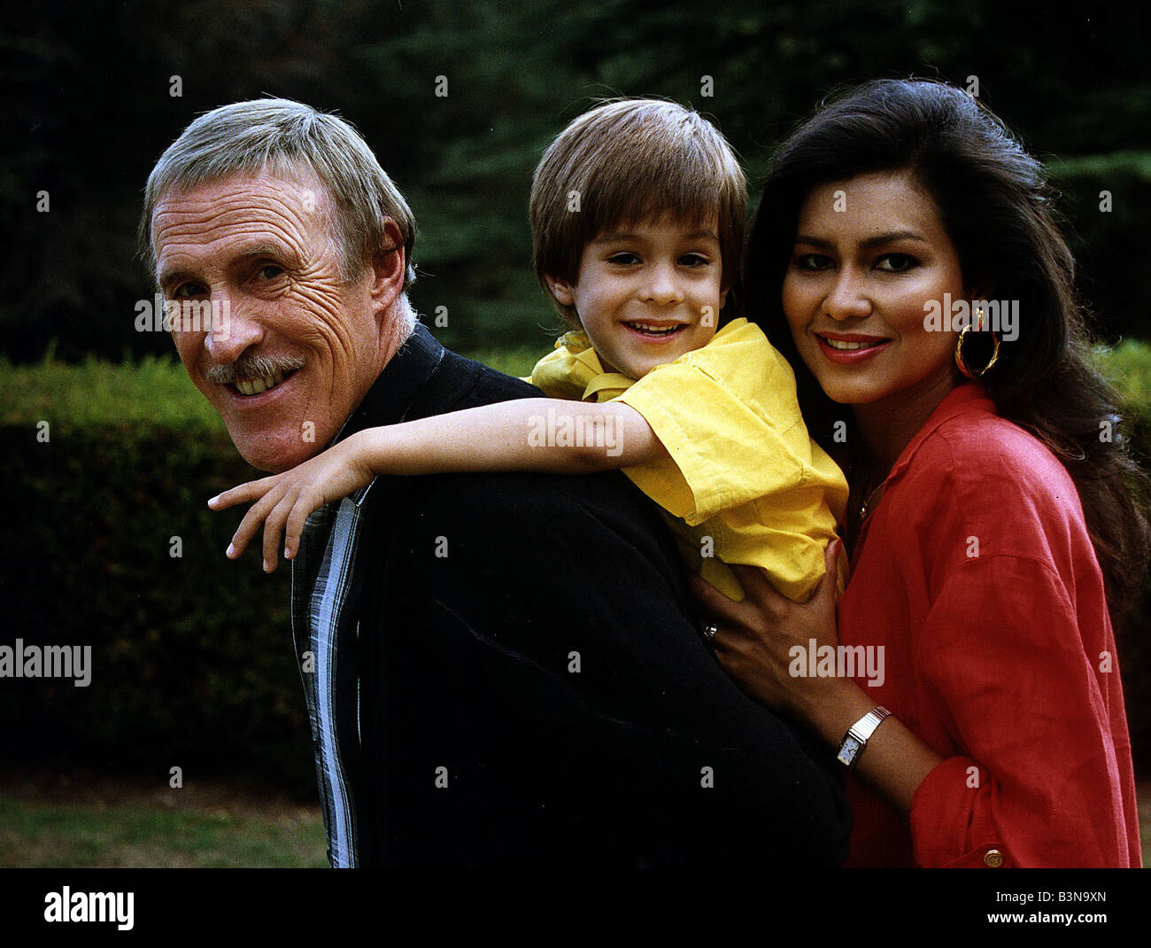 Bruce Forsyth TV-Moderatorin mit Frau und Sohn Stockfoto