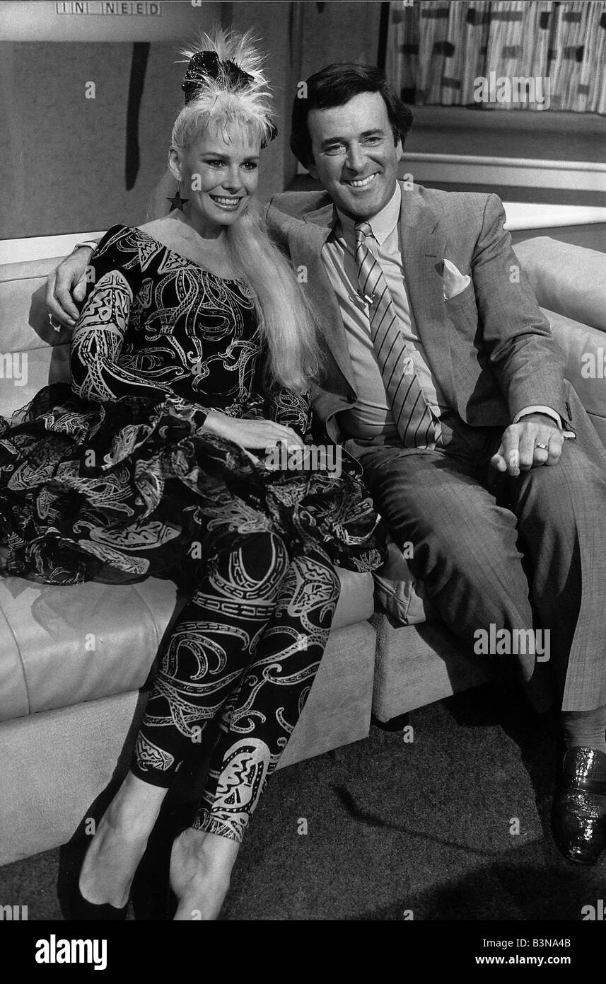 Terry Wogan TV-Moderatorin mit Pamela Stephenson in seiner Show Stockfoto