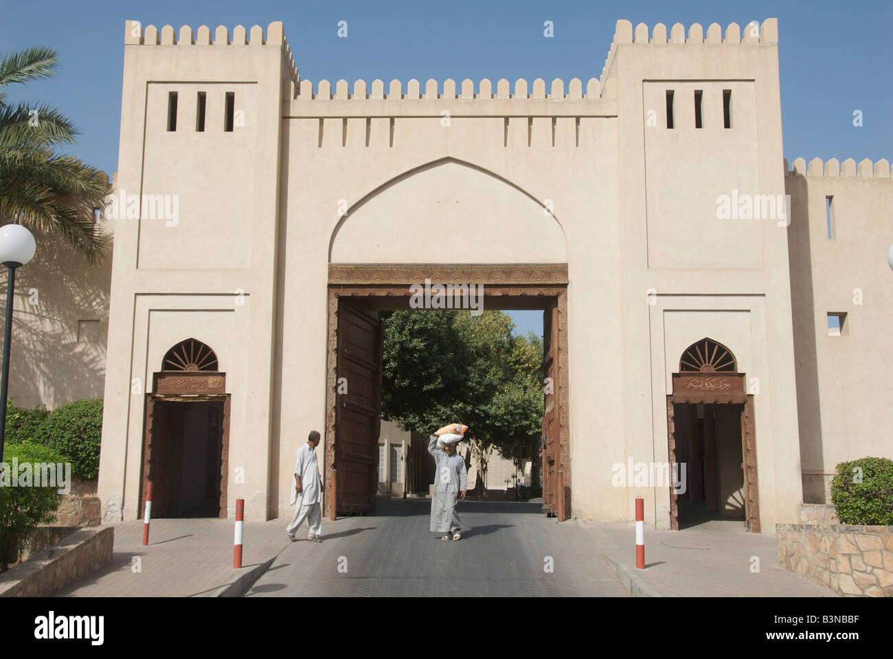 Eingang zum Souk Nizwa Al Dakhiliyah Region Sultanat von Oman Stockfoto