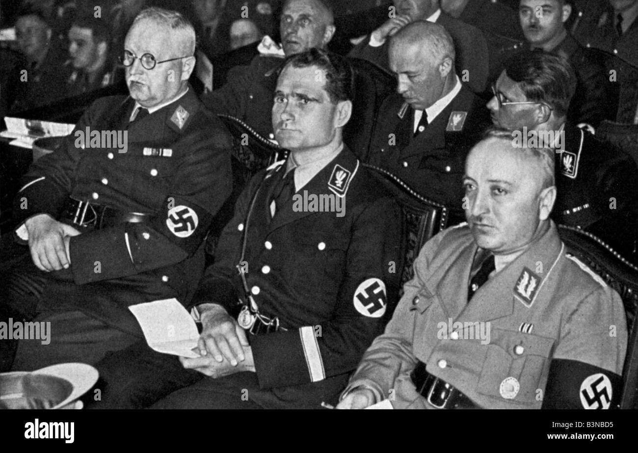 Rudolf HESS deutschen Nazi-Politiker sitzen Zentrum auf einer Tagung im Jahr 1940 Stockfoto