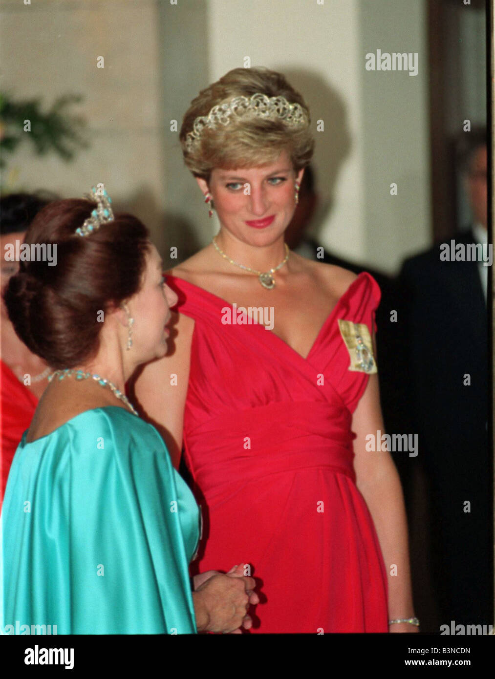Staatsbesuch von Präsident Cossiga Italien Oktober 1990 Prinzessin Diana Princess Margaret beide tragen Diademe Stockfoto